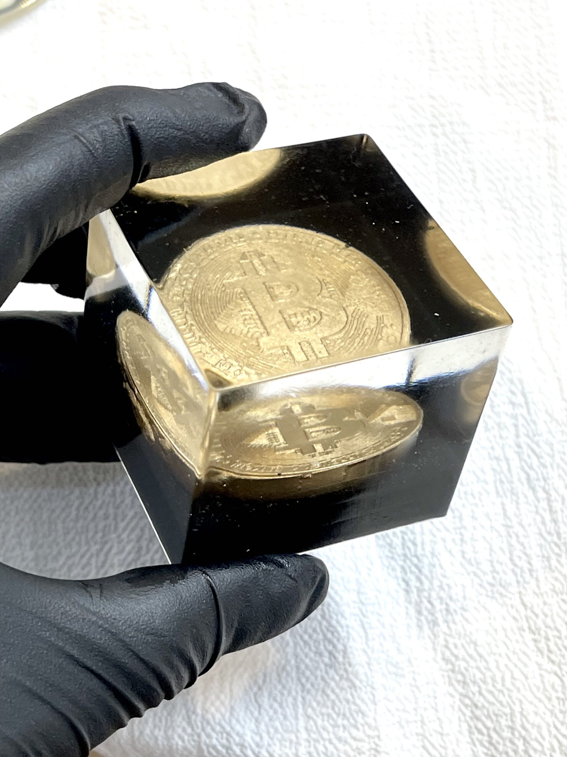 IMG_2245 Bitcoin Resin Paperweight RTRPW013