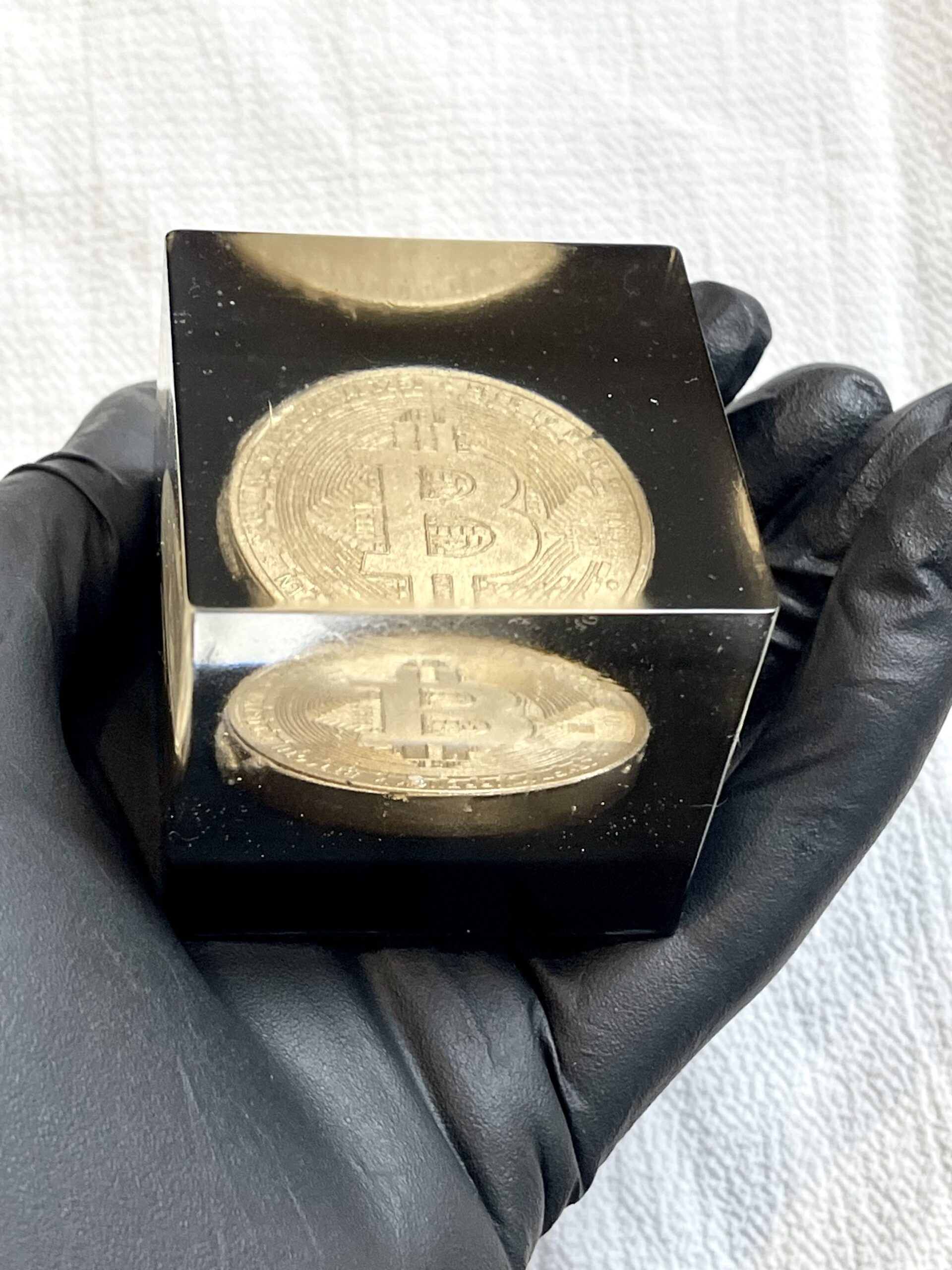 IMG_2247 Bitcoin Resin Paperweight RTRPW013